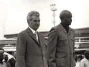 Nicolae Ceauşescu, , secretar general al P.C.R, preşedinte al R.S.R. şi Elena Ceauşescu au sosit, în ziua de 15 aprilie 1979, la Lusaka, unde efectuează o vizită oficială de prietenie, la invitaţia preşedintelui Republicii Zambia, dr. Kenneth David Kaunda, şi a doamnei Betty Kaunda. (15-17.IV.1979).