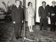 Cuvântul preşedintelui Nicolae Ceauşescu  cu prilejul înmânării din partea căpitanilor regenţi şi a Consiliului Mare şi General al Republicii San Marino, a unei plachete de aur cu efigia şefului statului român, în semn de omagiu pentru activitatea consacrată păcii, dezarmării, securităţii internaţionale, colaborării şi prieteniei între popoarele din întreaga lume. 27.IV.1979.)