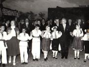 Sărbătorirea zilei de 1 Mai. La ieşirea din Palatul Sporturilor şi Culturii, conducători de partid şi de stat prinşi în hora entuziastă a copiilor şi tineretului. 1.V.1979).