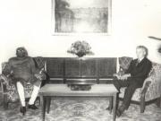 Preşedintele Nicolae Ceauşescu, comandantul suprem al forţelor armate ale R.S.R.,  a primit pe Jagjivan Ram, viceprim-ministru şi ministrul apărării al Indiei care, în fruntea unei delegaţii militare, face o vizită oficială în ţara noastră. La primire a luat parte generalul-colonel Ion Coman, ministrul apărării naţionale. (5.VI.1979).