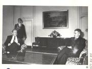 Preşedintele Nicolae Ceauşescu a primit pe Hans-Dietrich Genscher, vicecancelar şi ministru federal de externe al R.F.Germania, care a făcut o vizită oficială în ţara noastră. La primire a participat Ştefan Andrei, ministrul afacerilor externe. (12.X.1979).
