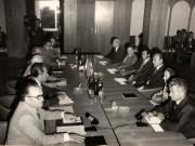 La invitaţia C.C. al P.C.u.S. de a petrece o parte din concediul de odihnă în Uniunea Sovietică, Nicolae Ceauşescu împreună cu Elena Ceauşescu, a sosit la Chişinău în cadrul unei vizite de prietenie în R.S.S. Moldovenească. Aspect din timpul convorbirilor ce au avut loc la sediul C.C. al P.C. din R.S.S. Moldovenească. (2-12 august 1976)