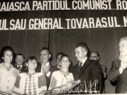 Sala Sporturilor şi Culturii din Capitală. Acordarea, de către Nicolae Ceauşescu, a unor înalte ordine şi medalii fruntaşilor sportivi la Jocurile Olimpice de la Montreal – 1976. Conferirea titlului de „Erou al Muncii Socialiste” şi Medalia de aur „Secera şi Ciocanul”, gimnastei Nadia Comăneci. (19 august 1976)