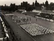 Aspect de la marea demonstraţie a oamenilor muncii cu prilejul celei de-a XXXII-a aniversări a eliberării României de sub dominaţia fascistă. (23 august 1976)