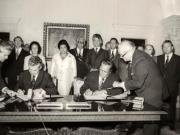 Vizita oficială de prietenie a lui Nicolae ceauşescu în R.S.F. Iugoslavia. Ceremonia semnării documentelor. (8-11 septembrie 1976)