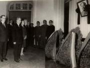 Nicolae Ceauşescu, ceilalţi conducători de partid şi de stat, au prezentat la Ambasada R. P. Chineze din Bucureşti, condoleanţe în legătură cu încetarea din viaţă a preşedintelui Mai Tzedun. (11 septembrie 1976)