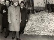 Ziua Recoltei. Nicolae Ceauşescu, alţi conducători de partid şi de stat, au participat la sărbătorirea Zilei Recoltei, în judeţul Olt – Slatina. (31 octombrie 1976)