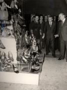 Vizita în capitală a lui Nicolae Ceauşescu, a altor conducători de partid şi de stat, la expoziţia de încălţăminte şi pielărie. (12 noiembrie 1976)