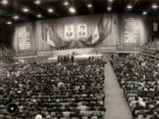 Mitingul prieteniei româno-sovietice care a avut loc la Sala Sporturilor şi Culturii din capitală, cu prilejul vizitei oficiale a secretarului general al C.C. al P.C.U.S., Leonid Ilici Brejnev. (22-26 noiembrie 1976)
