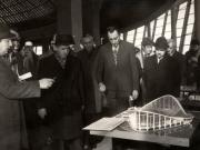 Vizita lui Nicolae Ceauşescu, a altor conducători de partid şi de stat, la expoziţia consacrată noutăţilor în domeniul tehnologiei şi materialelor de construcţii. (Complexul din Piaţa Scânteii). (9 decembrie 1976)