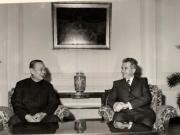 Nicolae Ceauşescu a primit delegaţia de prietenie a poporului chinez, condusă de Ci Pîn-fei, membru al Comitetului Central al Partidului Comunist Chinez, secretar general al Comitetului Permanent al Adunării Naţionale a Reprezentanţilor Populari a R.P. Chineze, care a întreprins o vizită în ţara noastră. (15 decembrie 1976)