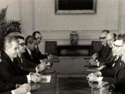 Nicolae Ceauşescu a primit delegaţia Partidului Socialist Unit din Germania, condusă de Werner Lamberz, secretar al C.C. al P.S.U.G., care a întreprins o vizită pentru schimb de experienţă în România. (22 decembrie 1976)