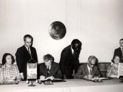 Vizita preşedintelui Nicolae ceauşescu, a Elenei Ceauşescu în Republica Islamică Mauritania. Aspect de la semnarea documentelor. (22-23 februarie 1977)