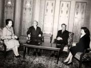 Primirea de către preşedintele Nicolae Ceauşescu şi Elena Ceauşescu a preşedintelui Partidului Socialist Popular din Spania, Enrique Tierno Galvan, cu soţia. (6 aprilie 1977)