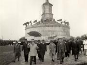 Vizita de lucru a lui Nicolae Ceauşescu, a altor conducători de partid şi de stat, în judeţul Constanţa. La Monumentul de la Adamclisi. (27-28 mai 1977)