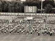 Aspect de la spectacolul ce a avut loc pe stadionul „Dinamo” din Capitală, dedicat „Zilei pionierilor”. (18 iunie 1977)