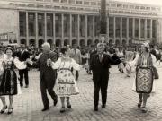 Aspect de la sosirea în ţara noastră într-o vizită oficială, a preşedintelui R.S. Cehoslovace, Gustav Husak. În Piaţa Victoriei. (22-25 iunie 1977)