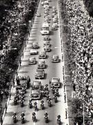 Vizita preşedintelui S.U.A., Richard Nixon în România. Coloana maşinilor oficiale pe una dintre arterele Capitalei.  (2-3 august 1969).