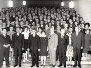 Nicolae Ceauşescu fotografiat împreună cu grupul delegaţilor la Congresul al X-lea al P.C.R. din judeţele Vaslui,Vâlcea, Tulcea, Vrancea.  (6-12 august 1969).