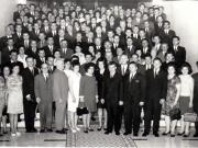 Nicolae Ceauşescu, secretar general al P.C.R., fotografiat împreună cu grupul delegaţilor la Congresul al X-lea al P.C.R din judeţele Arad şi Prahova. (6-12 august 1969).
