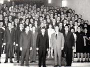 Nicolae Ceauşescu şi Ion Maurer fotografiaţi împreună cu grupul delegaţilor la Congresul al X-lea al P.C.R din judeţele Galaţi, Satu Mare şi Botoşani.   (6-12 august 1969).