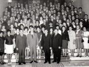 Nicolae Ceauşescu fotografiat împreună cu grupul delegaţilor la Congresul al X-lea al P.C.R din judeţele Teleorman şi Timiş, din august 1969.(6-12 august 1969)