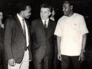 Nicolae Ceauşescu întreţinându-se cu reprezentantul Uniunii Naţionale Africane din Tanganica, Tanzania Peter Saidi Sytanelwa, participant la lucrările Congresului al X-lea al P.C.R. din august 1969.(6-12 august 1969).