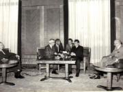 Primirea de către Nicolae Ceauşescu, preşedintele Consiliului de Stat al R.S.R, a unei delegaţii de specialişti americani condusă de dr. Lee DuBridge, care se află într-o vizită în ţara noastră.   (25 septembrie 1969).