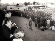 Nicolae Ceauşescu, secretar general al P.C.R, rostindu-şi cuvântarea cu prilejul Zilei Recoltei. Aspect din timpul marelui miting din Piaţa Obor, Bucureşti.(1 octombrie 1969).