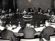 Nicolae Ceauşescu, preşedintele Consiliului de Stat al R.S.R, prezidând şedinţa de lucru a Consiliului de Stat al R.S.R, pentru rezolvarea unor probleme curente.(12 noiembrie 1969).