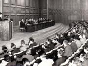 Nicolae Ceauşescu, secretar general al P.C.R, rostindu-şi cuvântarea la consfătuirea cu cadrele de bază de securitate, miliţie şi justiţie.     (9 aprilie 1970).