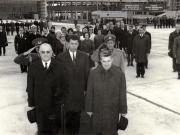 Primirea de către Nicolae Ceauşescu, preşedintele Consiliului de Stat al R.S.R., a preşedintelui Republicii Turcia, Cevdet Sunay. La sosire, pe aeroportul internaţional Bucureşti-Otopeni.    (13 aprilie 1970).