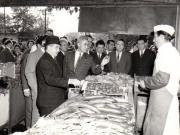 Nicolae Ceauşescu, secretar general al P.C.R, vizitând pieţele Capitalei (Piaţa Dorobanţi).   (29  aprilie 1970).