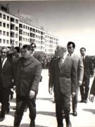 Nicolae Ceauşescu, secretar general al P.C.R, la Uzinele de piese de schimb din Suceava, cu prilejul vizitei de lucru.       (27 mai 1970).