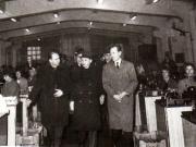 Vizita de lucru a lui Nicolae Ceauşescu, secretar general al P.C.R, preşedintele Consiliului de Stat al R.S.R., la Uzina mecanică fizică Bucureşti.    (24 decembrie 1970).