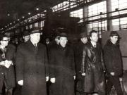 Vizita de lucru a lui Nicolae Ceauşescu, secretar general al P.C.R, preşedintele Consiliului de Stat al R.S.R., la Uzinele de pompe Bucureşti.   (25 decembrie 1970).