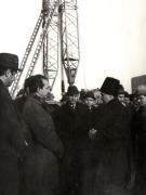 Vizita de lucru a lui Nicolae Ceauşescu, secretar general al P.C.R., preşedintele Consiliului de Stat al R.S.R la Uzina „1 Mai” Ploieşti.    (12 ianuarie 1971).