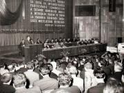 Nicolae Ceauşescu expunându-şi cuvântarea la Plenara Comitetului Municipal Bucureşti al P.C.R.(11 octombrie 1971).