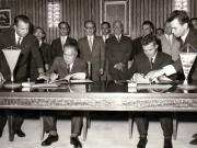 Vizita oficială în R.S.R.a unei delegaţii a Partidului Comunist din Japonia condusă de Kenji Miyamoto – semnarea comunicatului comun. (30 noiembrie 1971).