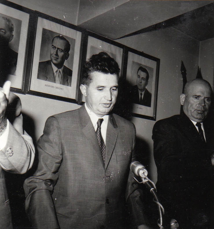 Membri ai conducerii de partid şi de stat la instalarea în funcţie a noului ministru al sănătăţii şi prevederilor sociale, academician profesor doctor Aurel Moga