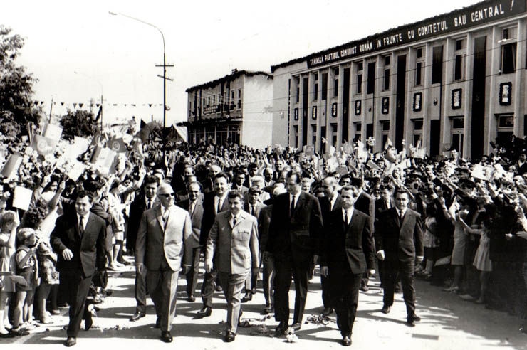 Conducători de partid şi de stat în oraşul Adjud, cu prilejul vizitei în regiunea Bacău