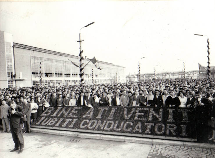 Aspect din timpul vizitei conducătorilor de partid şi de stat în regiunea Bacău (Combinatul Chimic Borzeşti)