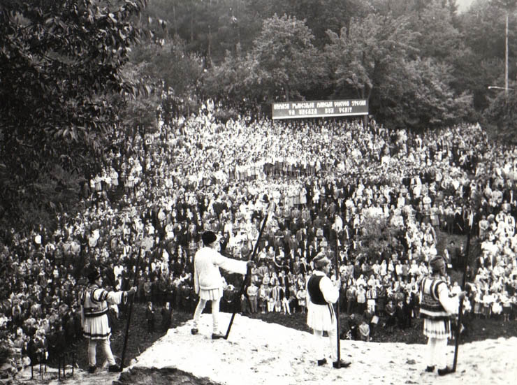 Aspect din timpul vizitei conducătorilor de partid şi de stat în regiunea Bacău (Cetatea Neamţului)