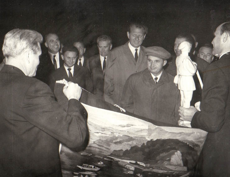 Aspect din timpul vizitei conducătorilor de partid şi de stat în regiunea Bacău (Bicaz)