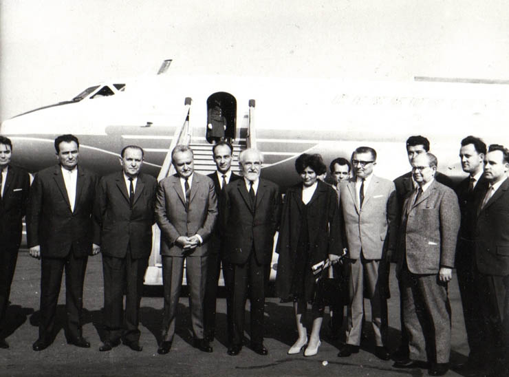 Plecarea în Republica Socialistă Cehoslovacă a unei delegaţii a Marii Adunări Naţionale, condusă de Avram Bunaciu