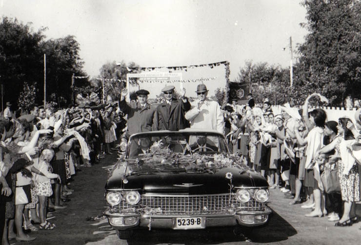 Aspect din timpul vizitei conducătorilor de partid şi de stat în regiunea Galaţi (Făurei)