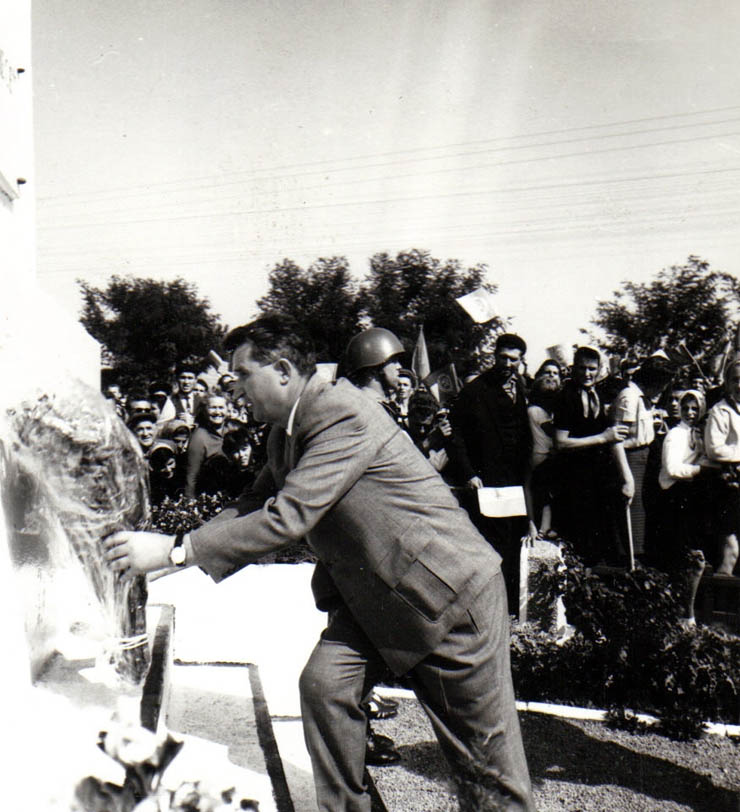 Aspect din timpul vizitei conducătorilor de partid şi de stat în regiunea Galaţi (Tişiţa)