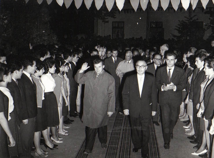 Aspect din timpul vizitei conducătorilor de partid şi de stat în regiunea Galaţi (Institutul Politehnic Galaţi)