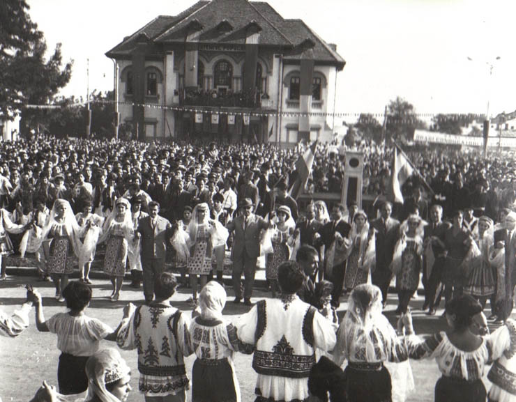 Aspect din timpul vizitei conducătorilor de partid şi de stat în regiunea Galaţi (Focşani)