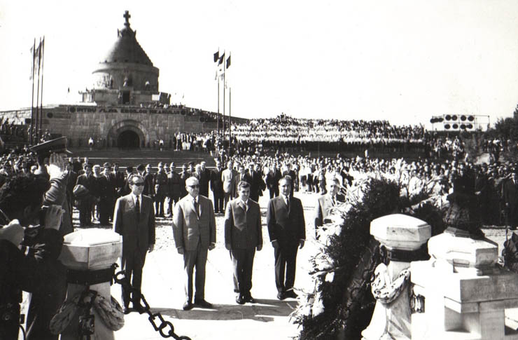 Aspect din timpul vizitei conducătorilor de partid şi de stat în regiunea Galaţi (Mărăşeşti)